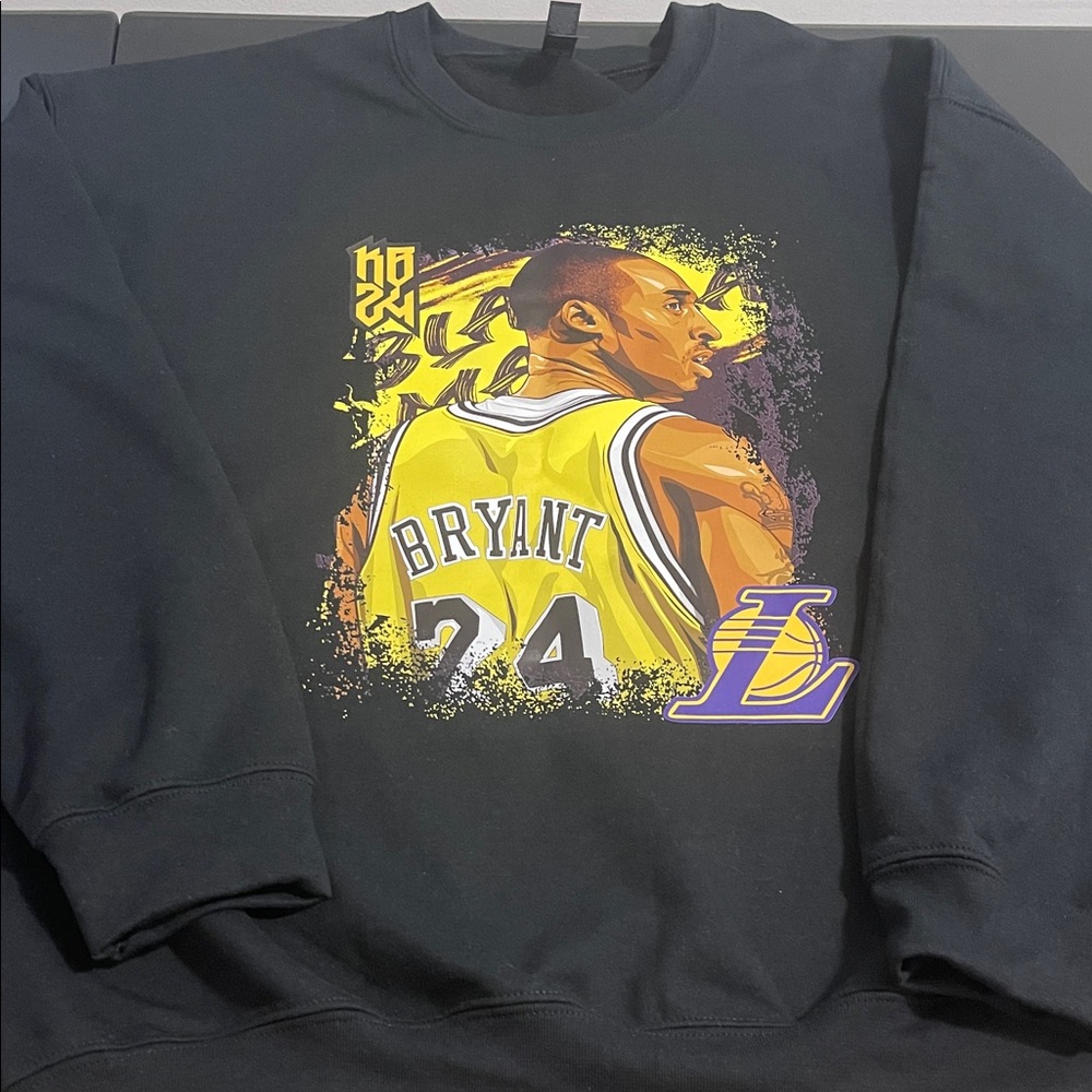 Gildan Black Graphic Crewneck Sweater